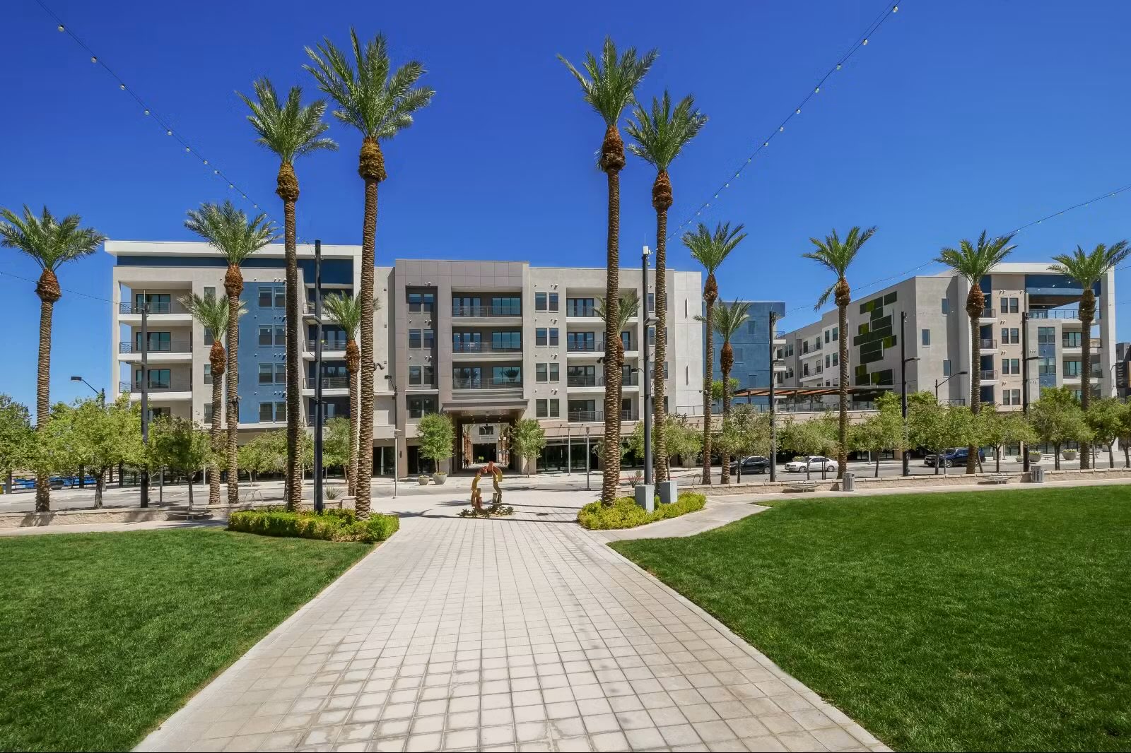 Auric Symphony Park apartment photo 1