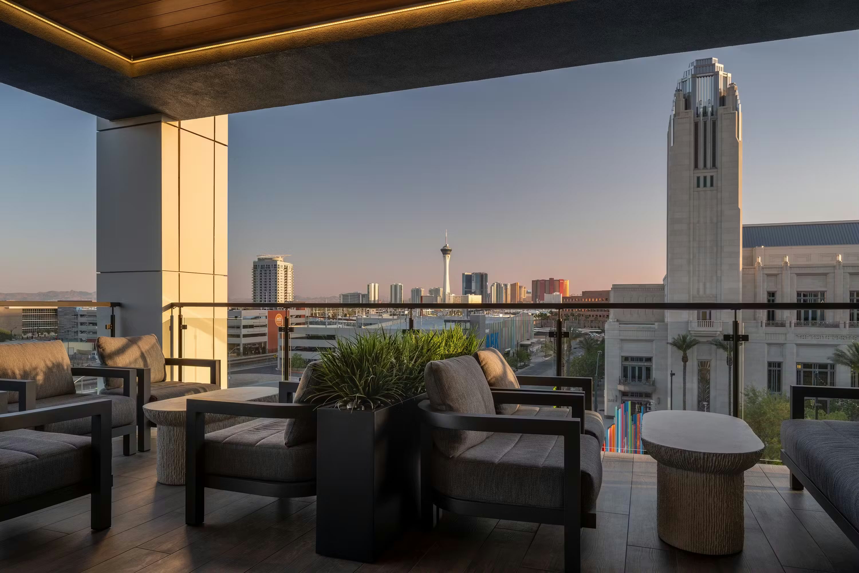 Auric Symphony Park apartment photo 2