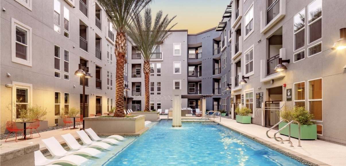 Ely on Fremont pool courtyard